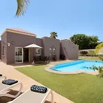 فيلة Jacaranda